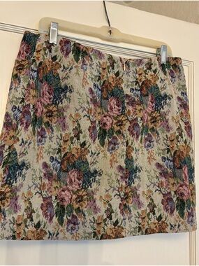 Floral Tapestry Mini Skirt in Cream and Pink